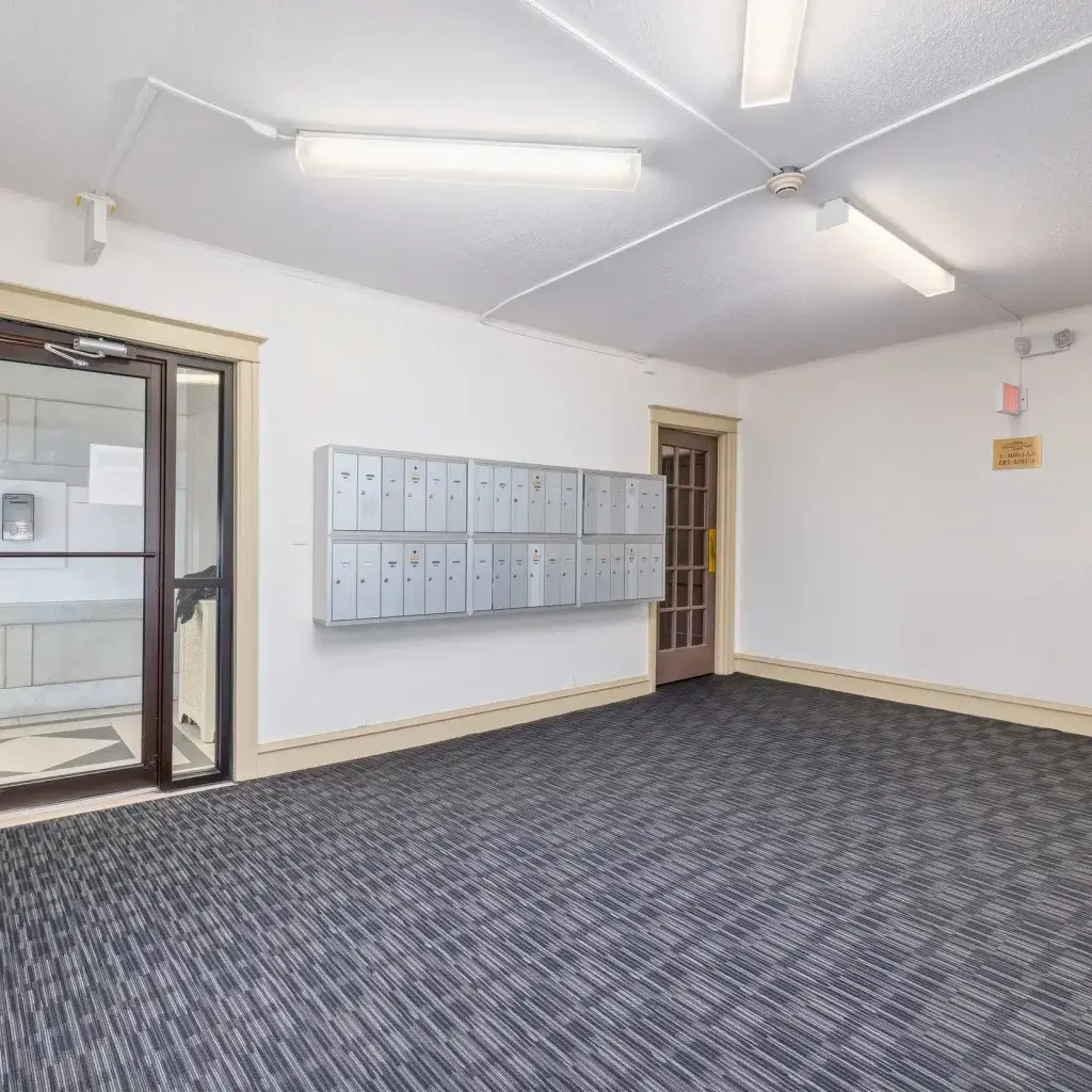 grand court apartments upper derby 29