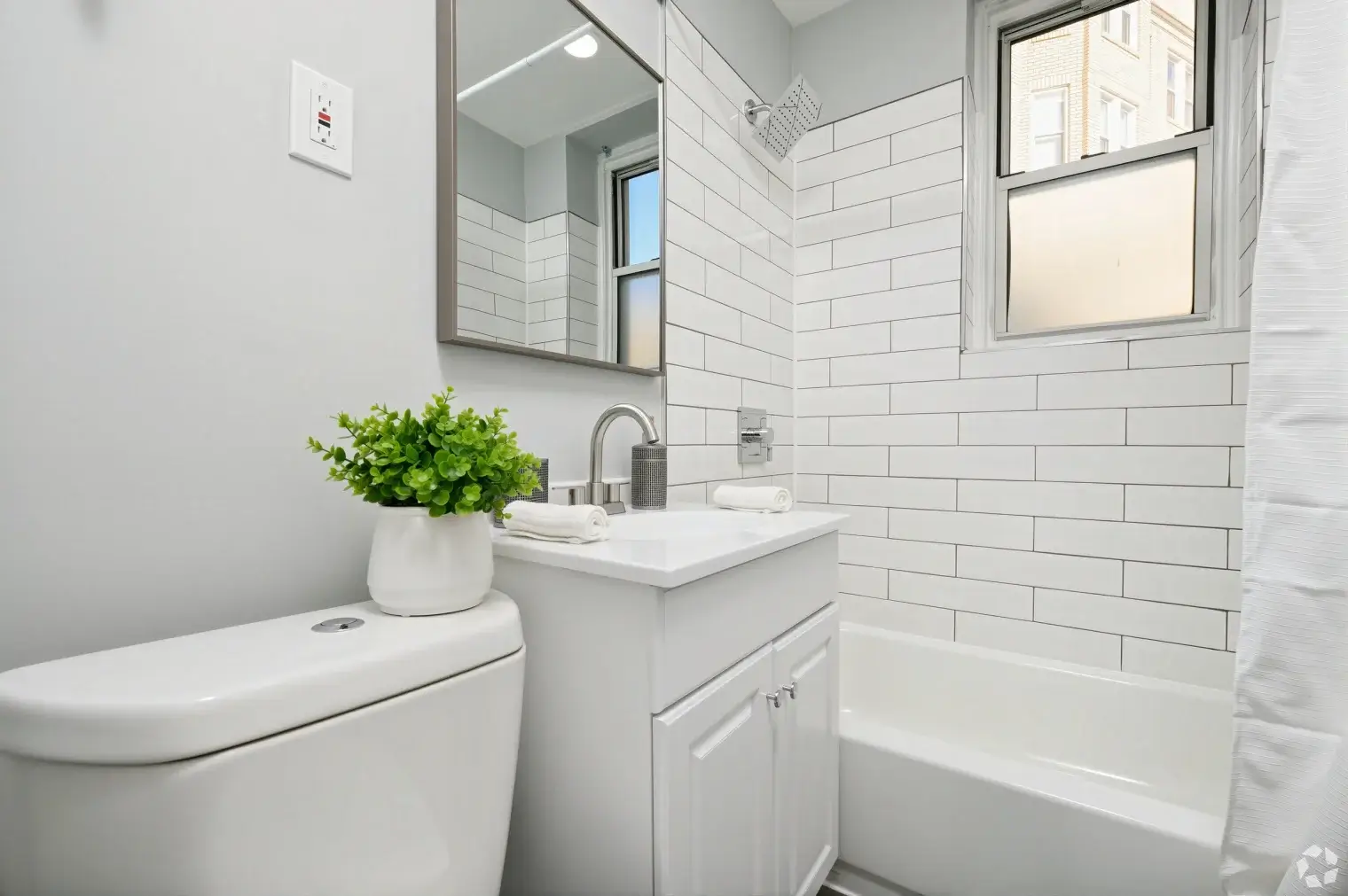 grand court apartments upper derby bathroom(1)